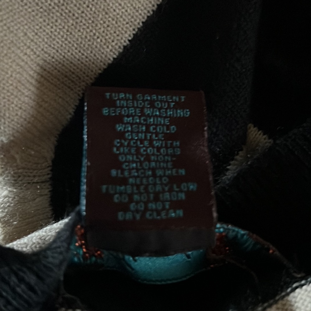 Soft Lightweight Sweater - Picture 9 of 10
